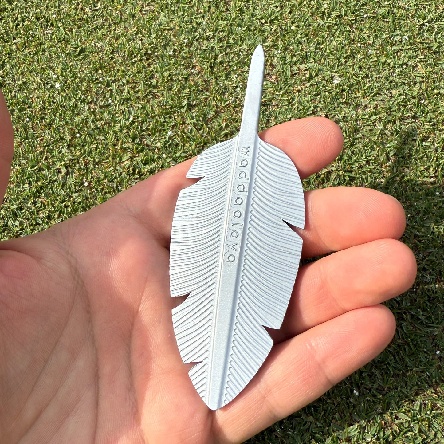 Single Prong Stainless Steel Feather Divot Tool